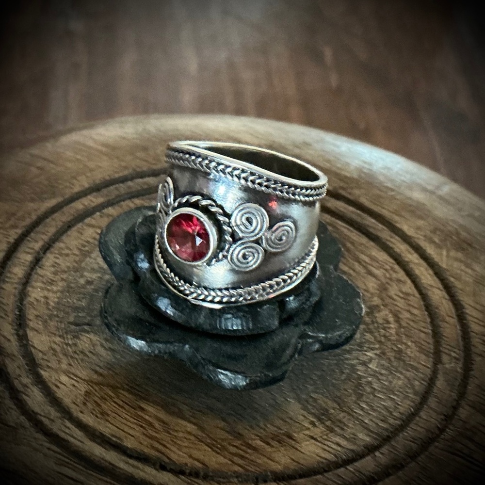 Vintage Sterling Silver Garnet Ring size 7.5